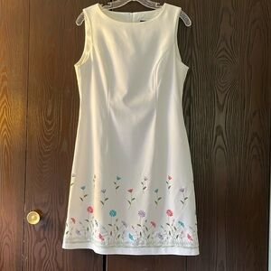 City Triangles sleeveless white dress with flower garden design. Size 11